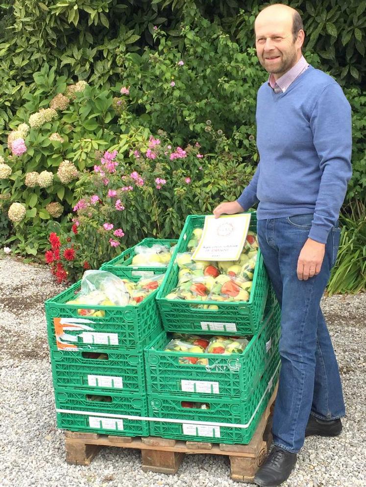 Emmanuel Dalle : «Nous avons passé beaucoup de temps et d’énergie pour produire nos fruits, c’est vraiment 
désespérant de devoir les jeter, alors nous les donnons.»