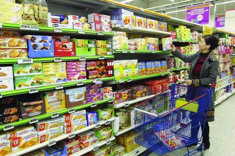Aujourd’hui le budget moyen pour l'alimentation est de 389 €/mois et le supermarché reste le principal lieu pour faire ses courses.