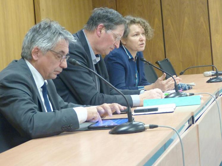 Pour Laurent Somon, président du Département, Jean-Michel Serres, président de la commission Agriculture et agroalimentaire à la Région, et Françoise Crété, présidente de la Chambre d’agriculture de la Somme, «les éleveurs doivent s’organiser et s’engager» s’ils souhaitent la construction d’un nouvel outil d’abattage.