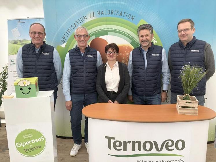 Anne Vandenbossche, présidente de Ternoveo et son équipe ont annoncé le lancement d’une filière pois chiche labellisée Hauts-de-France.