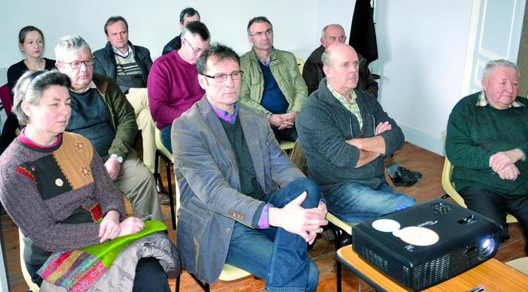 Les participants à l'assemblée de Péronne.