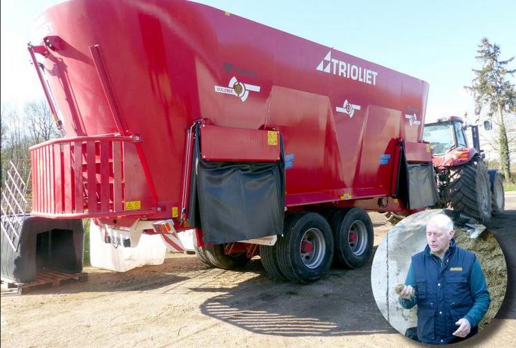 Pour réaliser la ration en grande quantité, une grosse mélangeuse se rend à l’exploitation. Francis Coulon a utilisé 303 t en quatre mois pour sa petite centaine de vaches laitières.