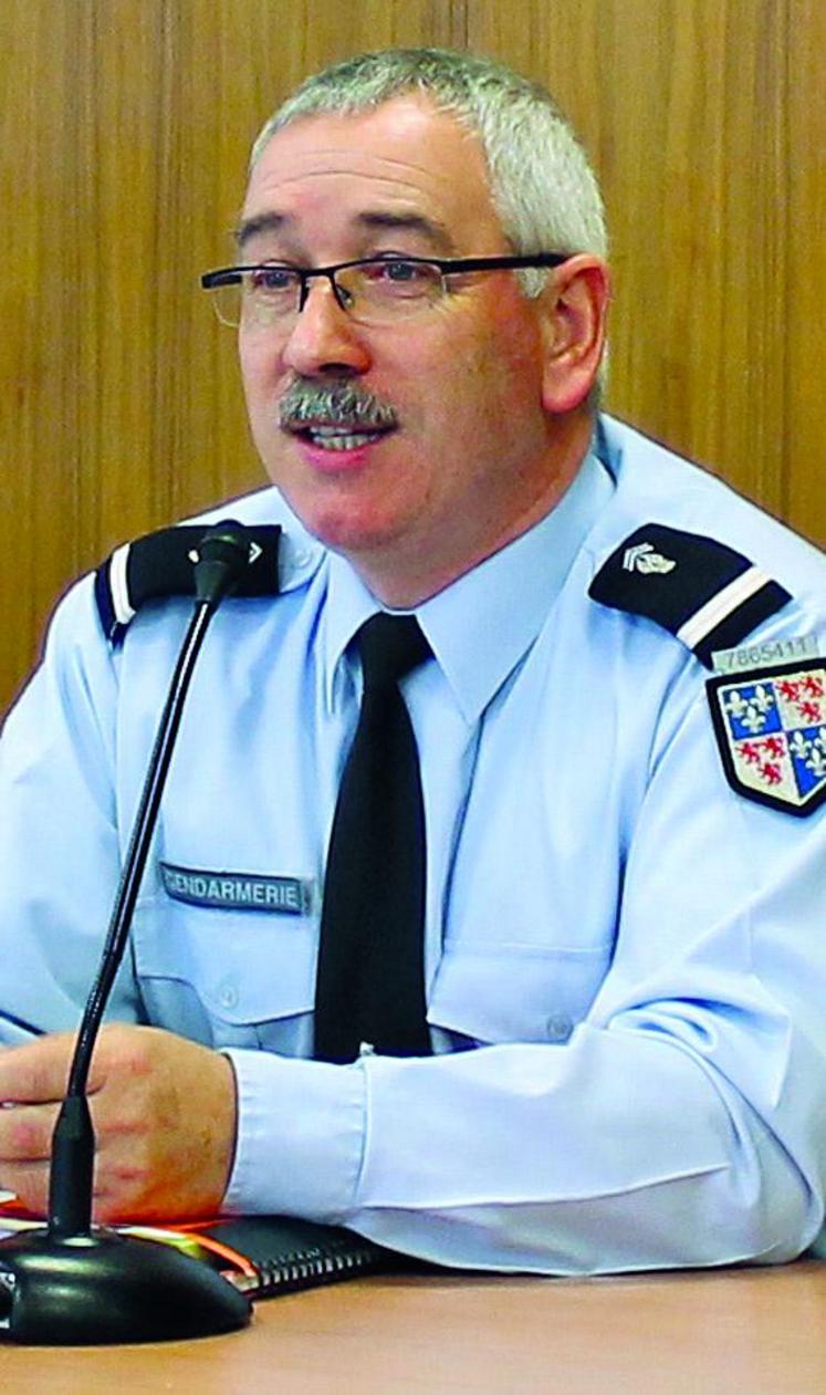 L'adjudant-chef Claude Guyart  est le référent "agriculture" 
pour le groupement de gendarmerie de la Somme.