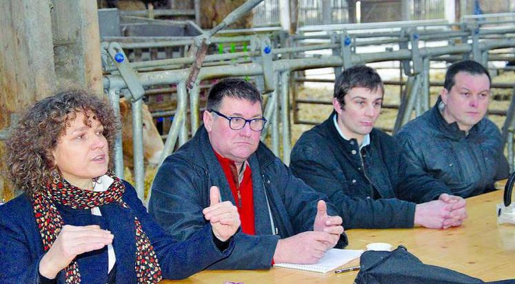 De g. à dr. : Françoise Crété, présidente de la FDSEA 80, Denis Delattre, secrétaire général de la FDSEA 80, Bruno Macron, secrétaire général des JA 80 et Olivier Thibaut, président de l’UPLP.