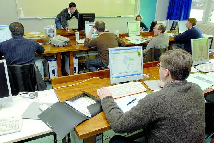 La chambre d’agriculture organise des réunions de démonstration et des journées de formation.