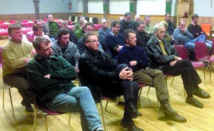 Les participants à l'assemblée de Moyenneville.