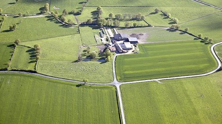 Le bail rural écrit et enregistré permet de lui donner date certaine et le rend opposable aux tiers. 