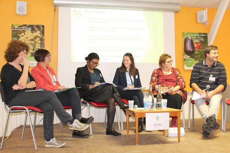 De gauche à droite : Véronique Cany, Véronique Thiébaut, Rachel Silmon, Camille Montfourny, Claudine Bourey et Pierre Maclart : des opportunités de travail en agriculture bio.