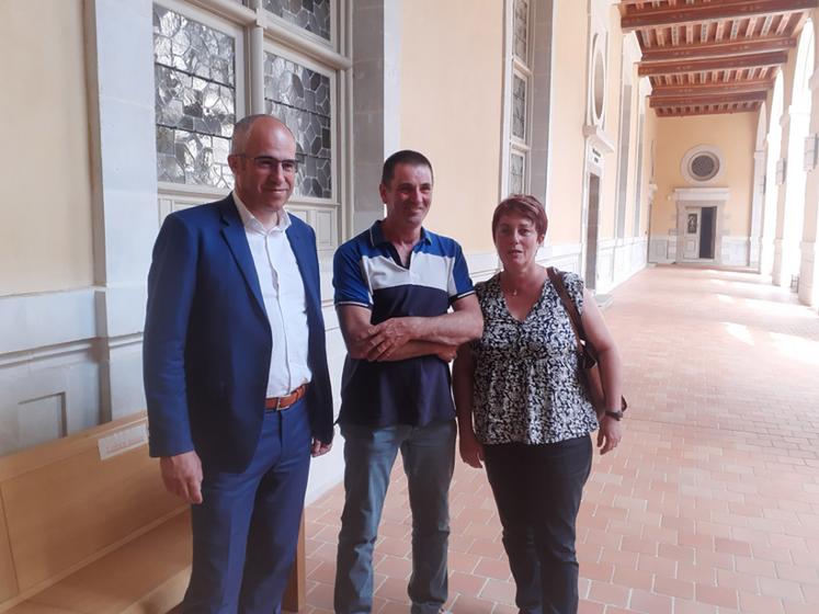 Murielle et Didier Potiron étaient entendus au Tribunal de Rennes ce 14 juin. Ils se disent confrontés à de graves problèmes de santé de leurs bovins et d’eux-mêmes depuis la construction d’un parc éolien. 