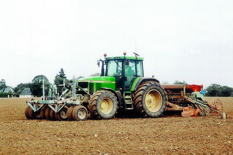 La densité de semis doit tenir compte de la date d’implantation et des pertes probables à la levée.