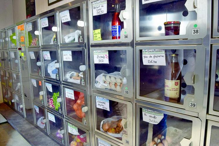 Entre des agriculteurs à la recherche de valeur ajoutée pour leur production et des consommateurs à la recherche 
de produits fermiers accessibles rapidement et à tout moment, le distributeur automatique est une des solutions.