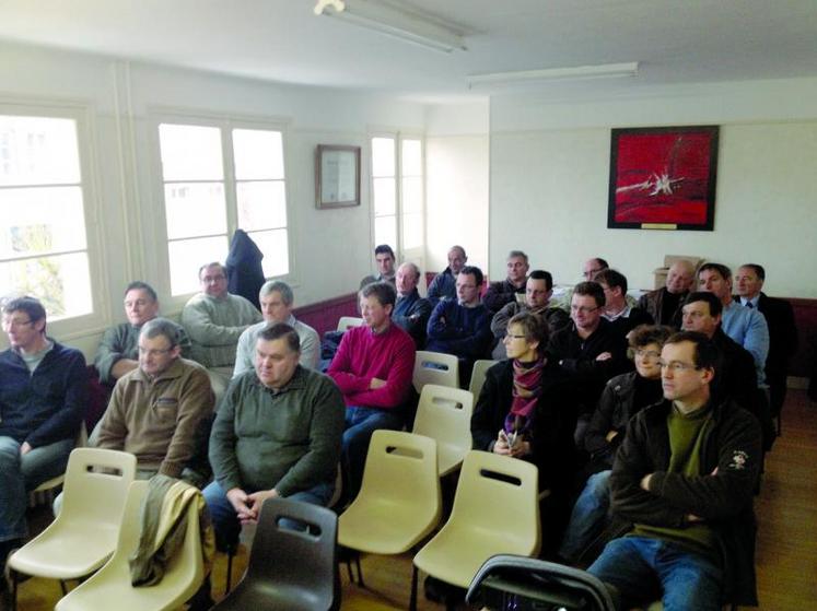 Les participants à l'assemblée de Crécy-en-Ponthieu.