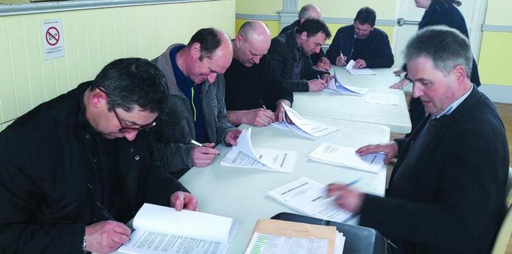 Tous les fondateurs ont dû se prêter au jeu de la signature pour que leur projet prenne enfin vie.