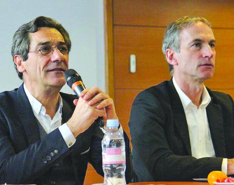 De g. à dr. : Serge Papin, président du Système U, et Thierry Roquefeuil, président du FNPL.