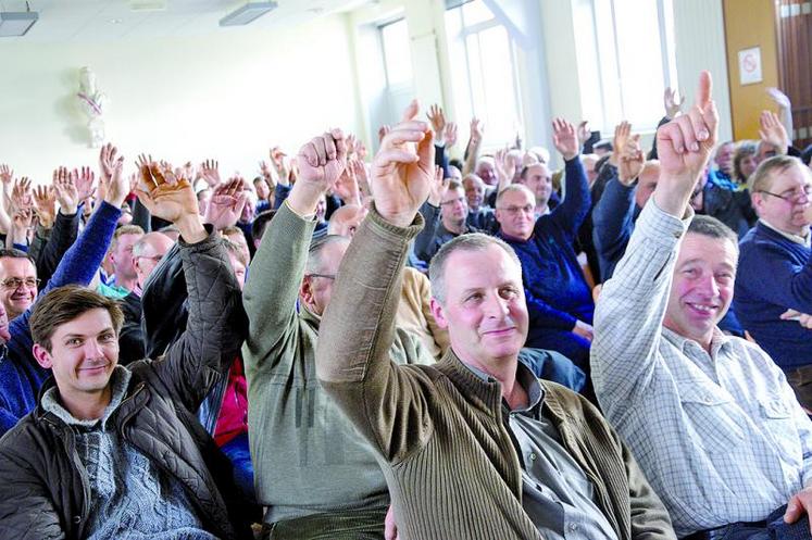 Les 120 planteurs de Saint Louis Sucre, présents à la réunion d’information organisée par l’ASBS, ce 15 avril, à Hangest-
en-Santerre, ont voté à l’unanimité la proposition du syndicat de ne pas, entre autres, souscrire des volumes additionnels.