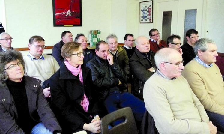 Les participants à l'assemblée de Crécy-en-Ponthieu.