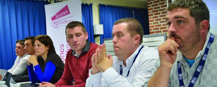 De g. à dr. : Ange Loing, administrateur national (Alsace), Samuel Vandaele, secrétaire général adjoint national des JA 
(Île-de-France), Ulrike Jana, animatrice nationale des JA, Baptiste Gatouillat, président de la commission Innovation JA national (Aube), Vincent Duchemin, membre du bureau JA national et trésorier JA de la Somme, et Guillaume Darrouy, responsable foncier national des JA (Haute-Garonne).
