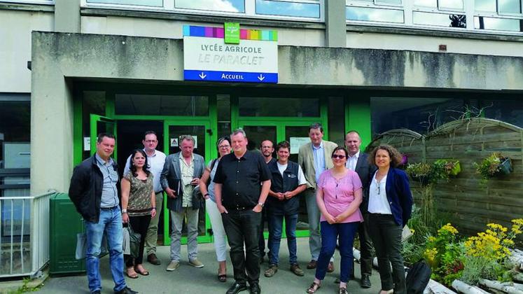 Profession et établissements agricoles se sont réunis au Paraclet, le 23 juin dernier, pour définir les modalités d’enseignement en élevage laitier dans le département.