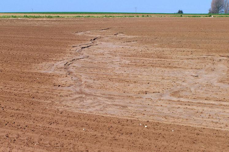 Face aux représentants de la profession agricole et d’élus d’autres collectivités, le message du vice-président du Conseil départemenal de la Somme Emmanuel Noiret résonne comme un appel à «mener une démarche volontaire et concertée». «Si chacun fait dans son coin, ce ne sera pas efficace», a-t-il dit.© 