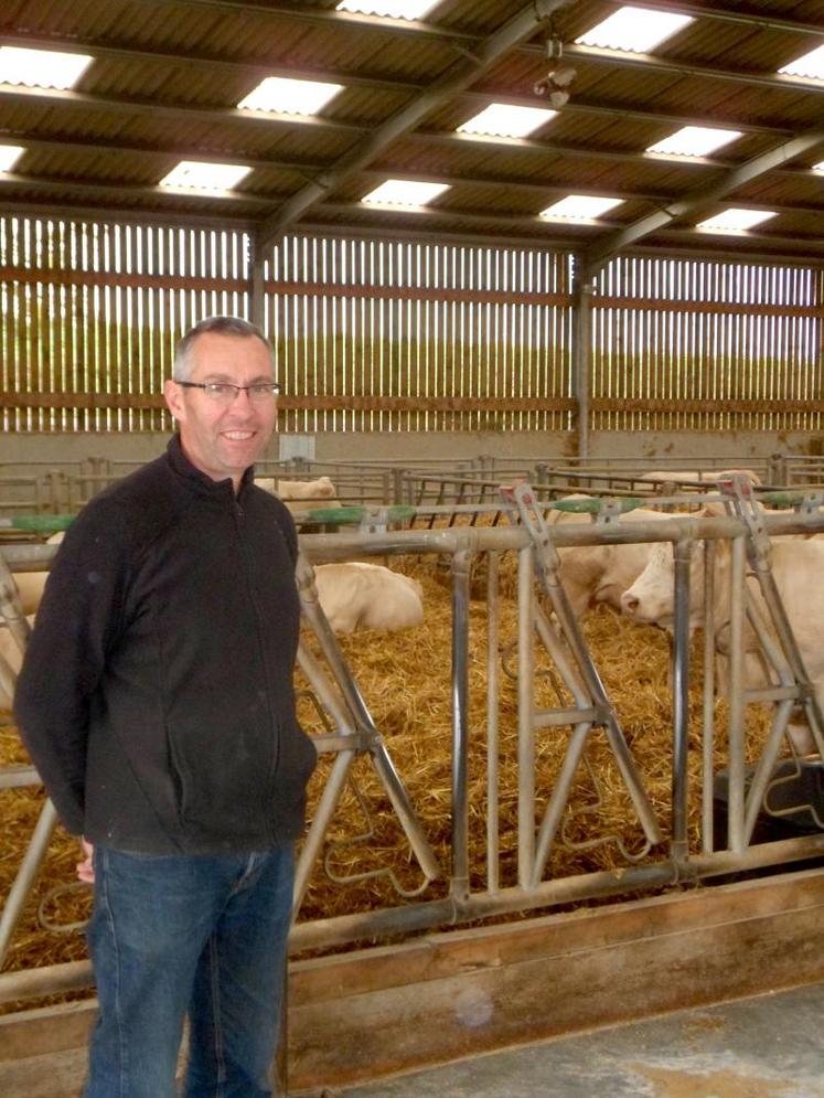 Pour Olivier Chemin, la réussite de la reconversion d’éleveur laitier en éleveur allaitant reposait sur la construction d’un bâtiment adapté. 