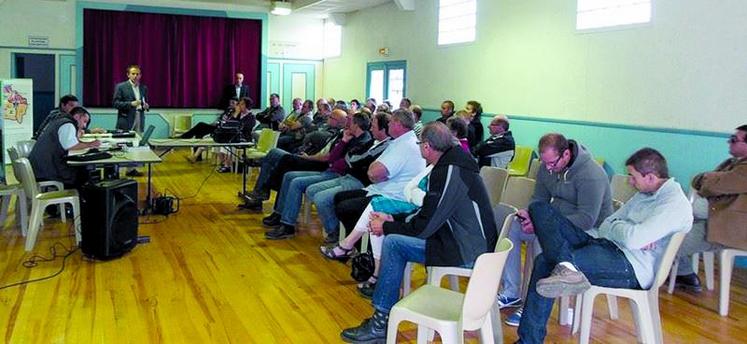 Une soixantaine de personnes ont participé à cette assemblée.