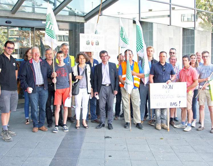 Les agriculteurs, principalement de la Somme, ont fait entendre leur voix pendant la tenue du comité de bassin de l’agence de l’eau Artois-Picardie.