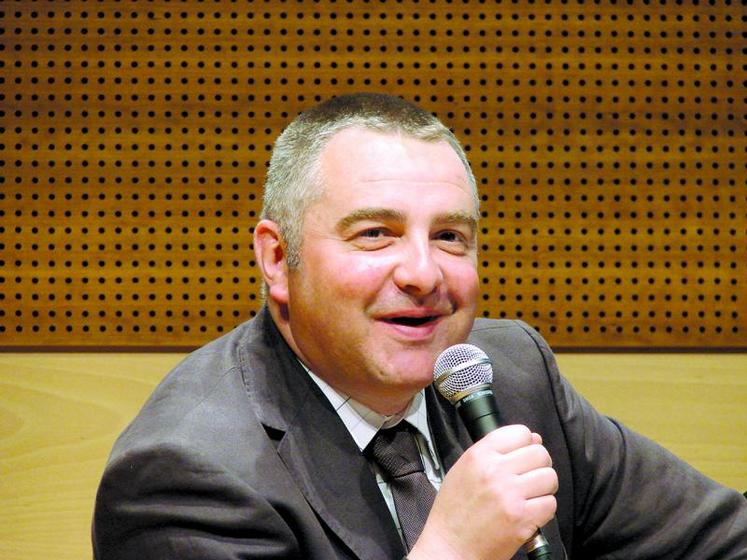 Christophe Buisset, président de la chambre régionale d'agriculture : "il faudrait penser un peu plus «économie» lors de vos réflexions".
