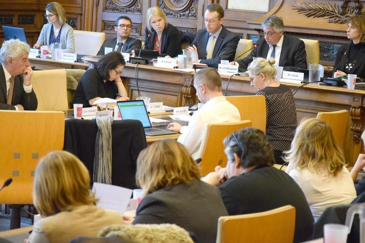 Comme toujours, majorité et opposition sont restées retranchées dans leur rôle au cours du DOB.