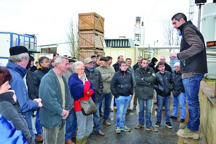 Une quarantaine d’éleveurs a pu s’informer sur la méthanisation auprès de Thierry François, agriculteur membre du GIE.