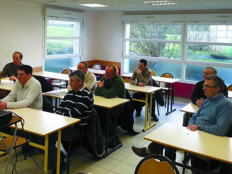 Les participants à l’assemblée de Villers-Bocage.