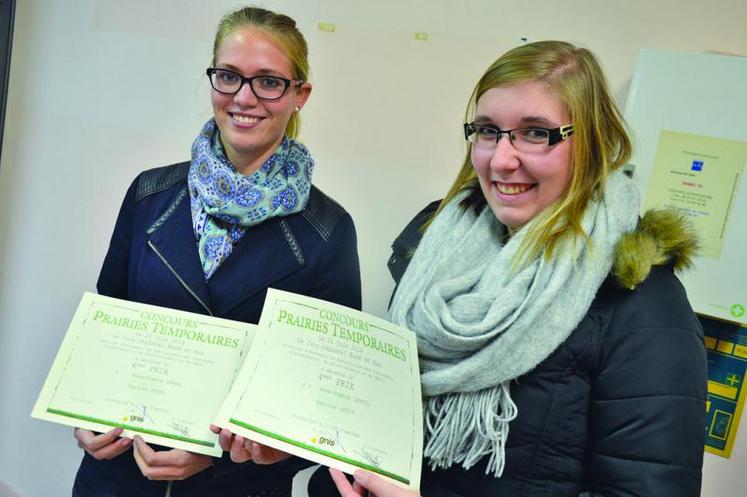 De gauche à droite : Pauline Petit et Anne-Sophie Leroy ont remporté le  quatrième prix du concours Prairies.