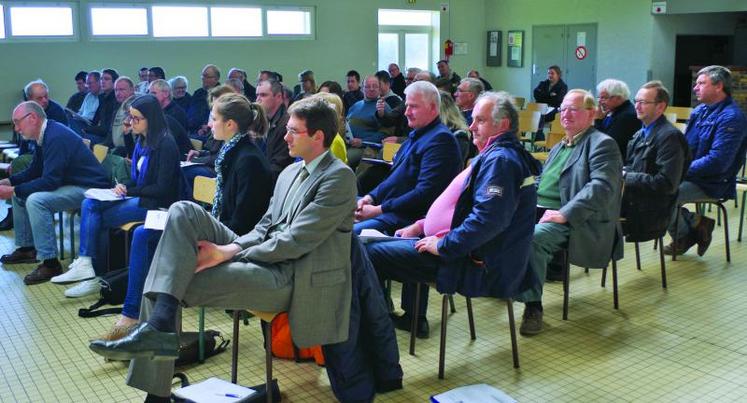 Une quarantaine de personne ont participé à la réunion d’information sur le dossier PAC à Fricourt.