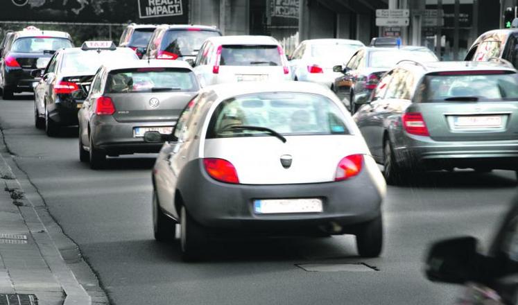 La fiscalité sur le malus se durcit, la prime à la casse double et cherche à éliminer les voitures âgées, notamment les vieux diesels.