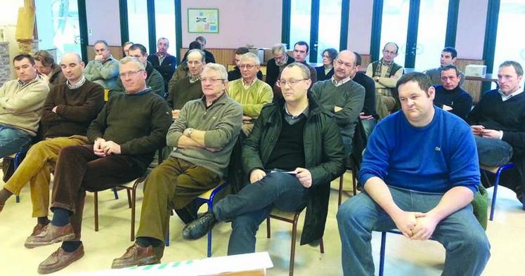 La création d’un marché de producteurs a été l’un des deux principaux sujets de discussion au cours de cette assemblée.