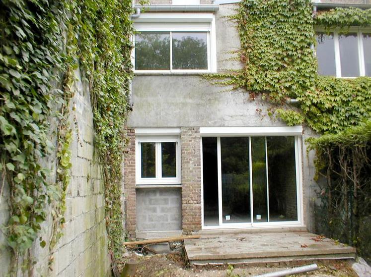 Le CITE est prorogé d’un an et l’isolation des parois vitrées redevient éligible au crédit d’impôt de 15 %, à condition 
qu’il remplace un simple vitrage.