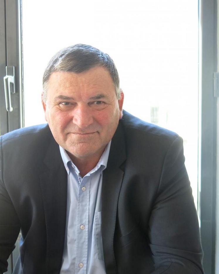 Robert Verger, président de la commission sociale et fiscale de la FNSEA : 
«Il s’agit d’une vraie clarification pour éviter les changements de régimes dans les petites structures, car cela permet un lissage des revenus et de l’imposition.»