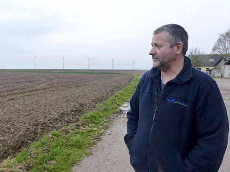 Yann Joly espère que le Tribunal de grande instance de Paris reconnaîtra le «trouble anormal de voisinage» causé par  les éoliennes. Il pourrait ainsi réclamer une indemnisation financière des pertes liées à l’arrêt de son élevage laitier. 