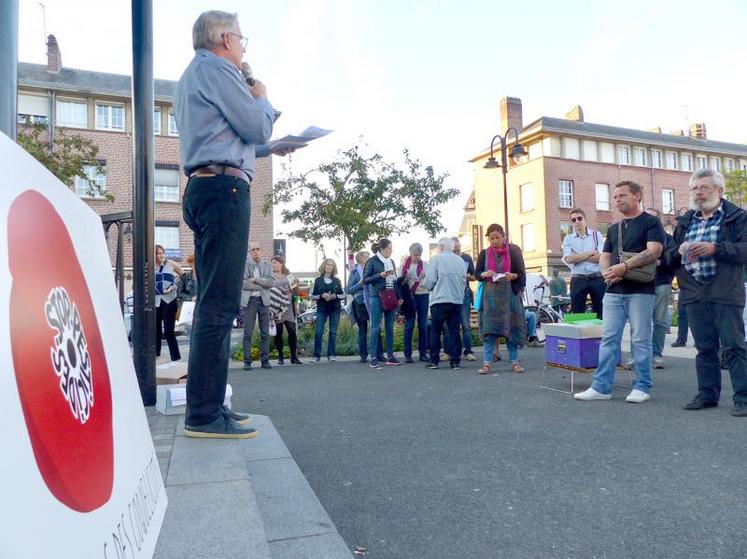 Une cinquantaine de personne a soutenu le mouvement, vendredi 5 octobre, à Abbeville..
