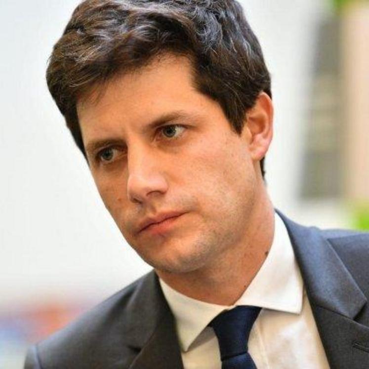 Né en 1980, Julien Denormandie est un ingénieur agronome (AgroParisTech) et un haut fonctionnaire rattaché au corps des Eaux et Forêts (Ipef).