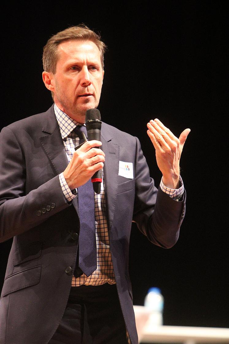 Le conférencier spécialiste des questions géopolitiques et géoéconomiques Denis Deschamps, le 23 janvier, à Mégacité Amiens.