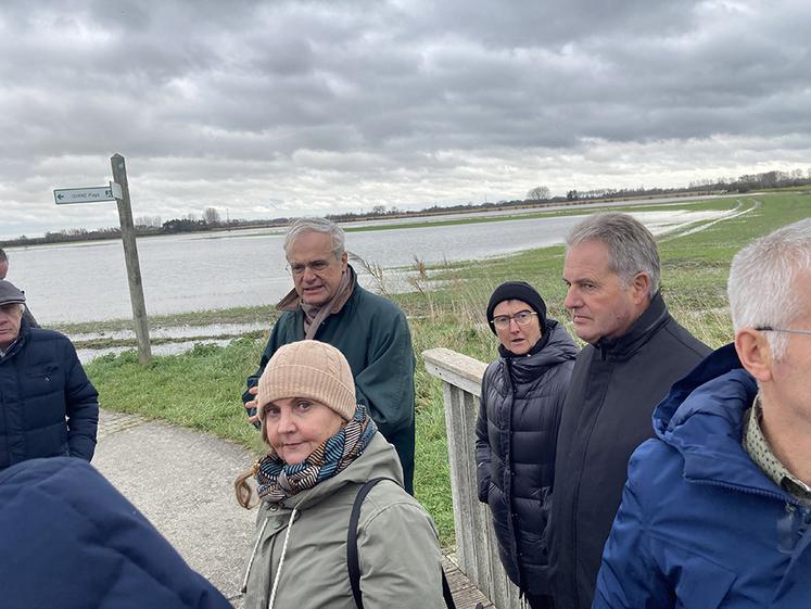Le préfet s’est engagé à examiner très concrètement les dispositifs utiles  à la prévention des inondations. De son côté, la FDSEA de la Somme a mis  en place une cellule de suivi des inondations qui se réunit chaque semaine. 