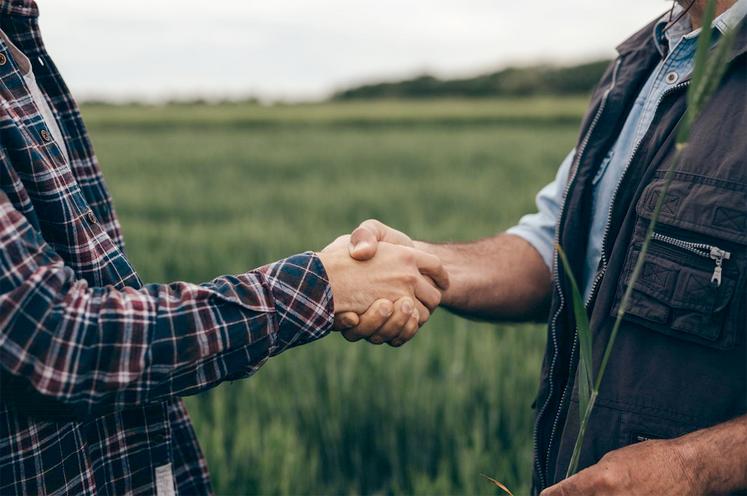 Président de la fédération nationale des propriétaires ruraux, Bruno Keller a rappelé que les propriétaires sont des «apporteurs de capitaux, des investisseurs pour l’activité agricole» avant d’alerter sur «le risque d’avoir des milliers d’hectares en friches  si l’on ne redonne pas de l’intérêt au foncier». 