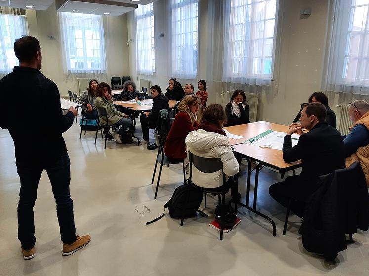 Lundi 27 mars, à l’Espace Dewailly d’Amiens, trois ateliers participatifs ont été réunis afin d’alimenter  la réflexion sur l’élaboration du futur PAT d’Amiens Métropole. 