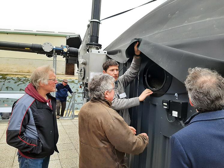 Entre 25 et 30 tonnes de matières sont ingérées chaque jour par l’unité  de méthanisation qui les transforment en gaz, servant à alimenter un moteur  qui fabrique chaleur et électricité.