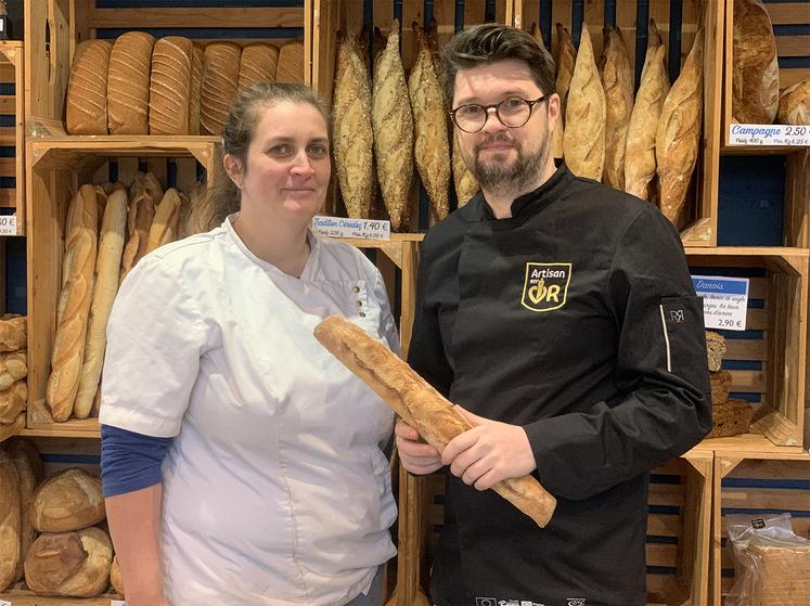 Pour l’étape samarienne de la compétition, Claire et Antonin Levasseur, de Quevauvillers (à gauche), ont affronté Laetitia et David Ribeiro, de Villers-Bocage (à droite). Entre les quatre adeptes du fait-maison, l’ambiance était bienveillante. 