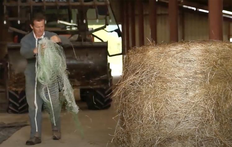 Les filets de balles rondes doivent être bien secoués, mais pas de panique si quelques brins de paille restent accrochés. 