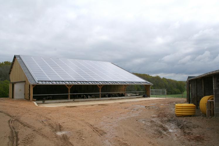 Selon la Chambre d’agriculture de la Somme, beaucoup d’agriculteurs ont actuellement un projet d’installation de centrale photovoltaïque. Avec l’augmentation  des tarifs d’achat de l’électricité, «le contexte est porteur, mais il faut bien regarder où l’on va pour ne pas être déçu».