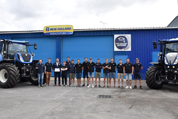New Holland intervient auprès des élèves dès la seconde en seconde en présentant la marque, les métiers de l’agro-équipement et fait en sorte de les orienter vers la maintenance agricole.