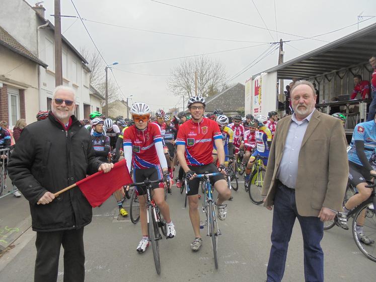 Siméon Lenne (à g.) prenait le départ de la course Jean Vérité en 2019, aux côtés de Fabien Denoyelle, lui aussi licencié du club local. 