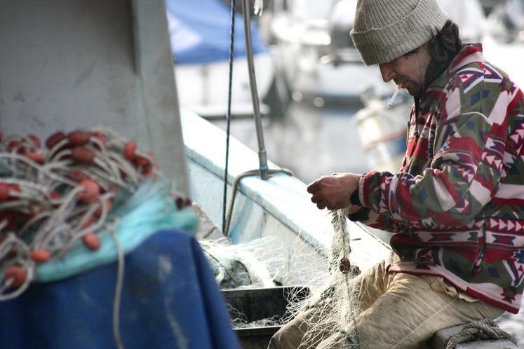 Pêcheur sur son bateau